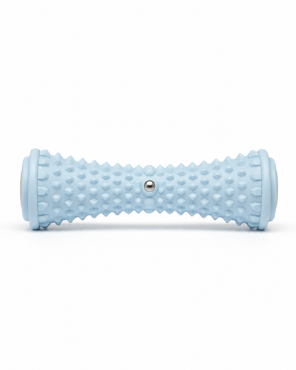 Rouleau de massage pour pieds bleu vu de face, couvert de picots